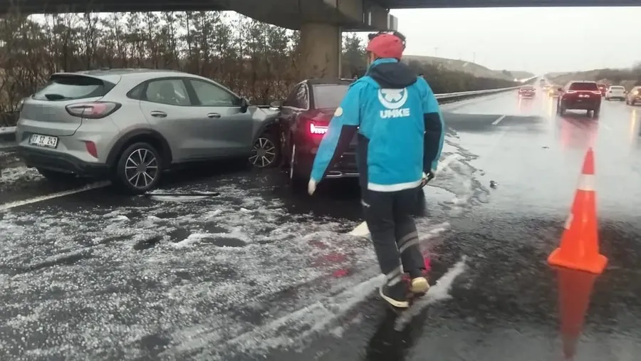 sanliurfada-zincirleme-felaket-4-arac-carpisti-11-yarali-1774117065391.jpg Şanlıurfa'da zincirleme felaket! 4 araç çarpıştı: 11 yaralı - 1