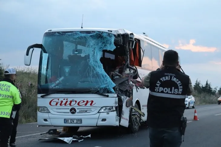 Denizli'de feci kaza! TIR ile yolcu otobüsü çarpıştı: Ölü ve yaralılar var