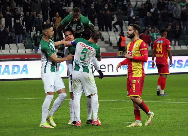 giresunspor-yeni-malatyasporu-tek-golle-devirdi-1637421454175.jpg Giresunspor Yeni Malatyaspor'u tek golle devirdi - 1