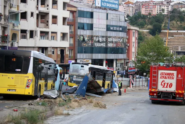 İETT aracı faciaya sürüklendi! İstanbul'da korku dolu anlar - 2