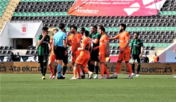Denizlispor 0-0 Medipol Başakşehir MAÇ SONUCU ÖZET | Süper Lig 31. hafta karşılaşması