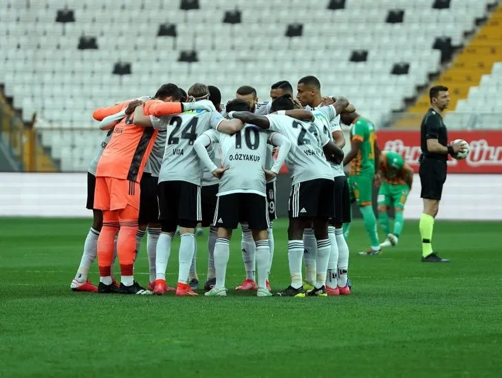Ahmet Çakar’dan sert sözler: Marafona elini uzatma zahmetinde bulunmuyor