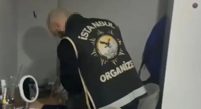 yeni-nesil-suc-orgutlerine-darbe-isyerlerine-molotof-atip-harac-isteyen-cete-cokertildi-1772478556905.jpg Yeni nesil suç örgütlerine darbe: İşyerlerine molotof atıp haraç isteyen çete çökertildi - 2