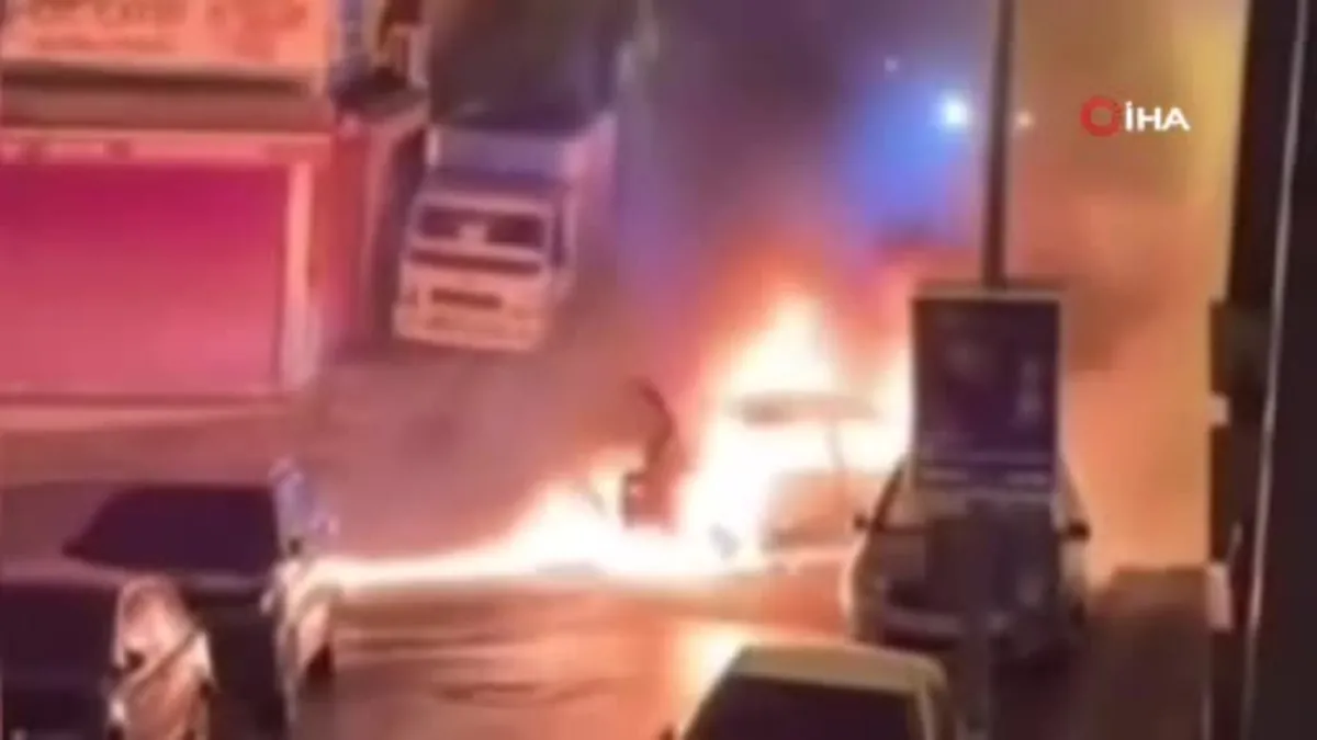 İstanbul'da otomobil alev alev yandı!