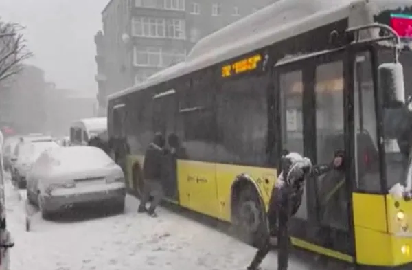 İETT otobüsleri rekor kırdı! 22 saatte 69 otobüs yolda kaldı