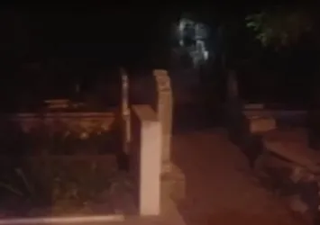 Çorum'da geceleri mezarlığa gelen kız tüyleri ürpertiyor!