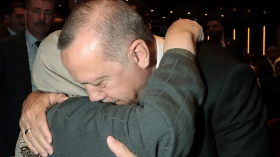 Birinci Yaşlılık Şurası'nda Başkan Erdoğan onları, onlar Erdoğan'ı bağrına bastı
