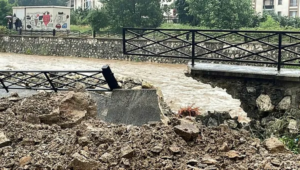 Sel bölgesinde son durum! Devlet tüm imkanlarıyla seferber oldu | Doğu Karadeniz’e flaş uyarı! Bakan Ali Yerlikaya duyurdu