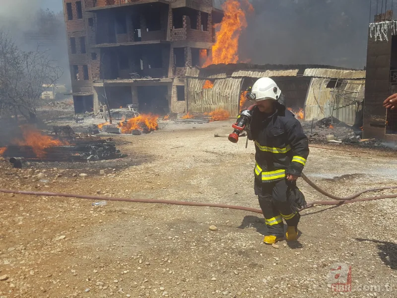 Son dakika: Antalya Manavgat'ta orman yangını! Alevler yerleşim yerlerine sıçradı 21