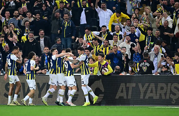 kadikoyde-fener-alayi-fenerbahce-4-2-adana-demirspor-mac-sonucu-1712172522351.jpg Kadıköy'de Fener alayı! Fenerbahçe 4-2 Adana Demirspor (MAÇ SONUCU) - 4