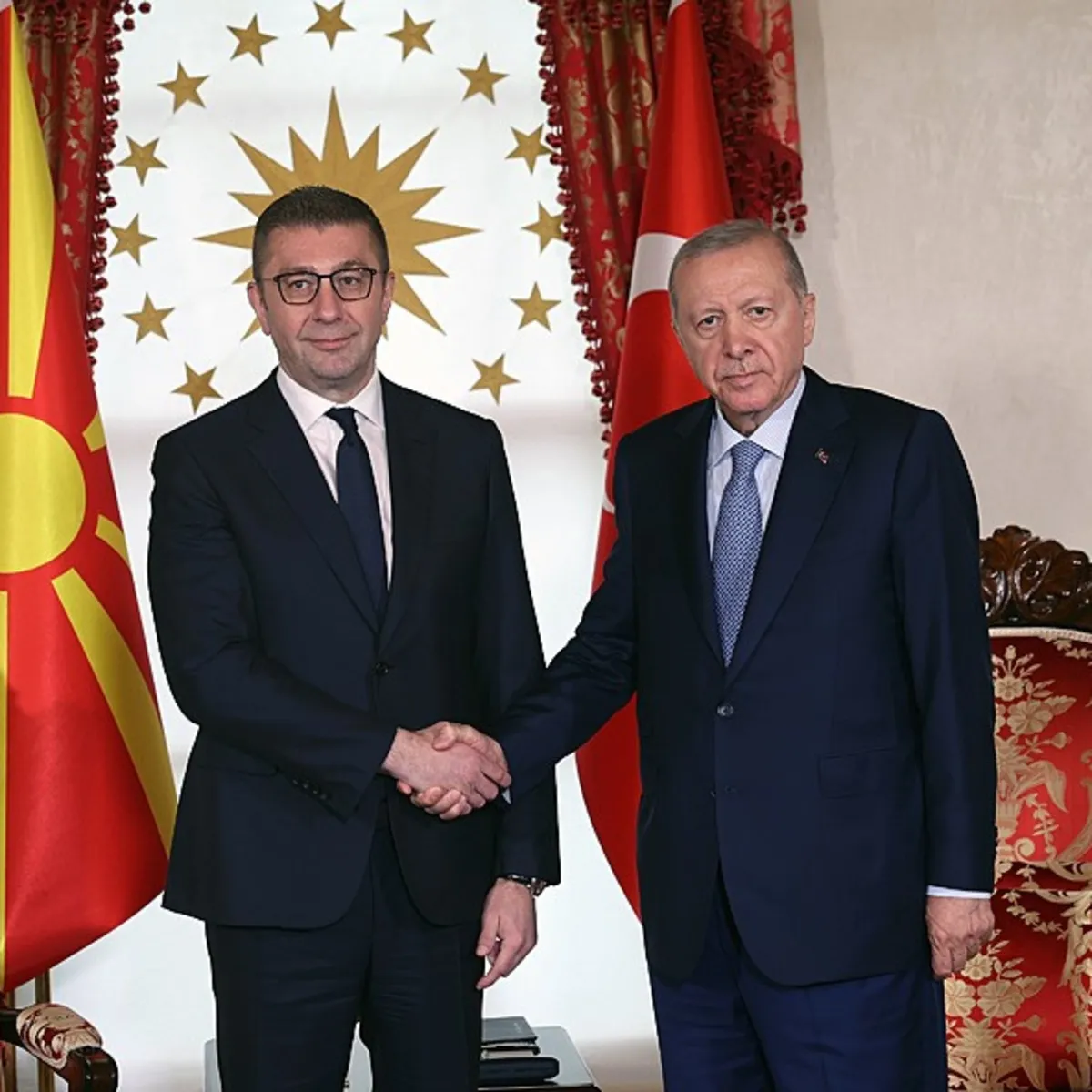 Dolmabahçe'de kritik zirve! Başkan Erdoğan Kuzey Makedonya Başbakanı Mickoski'yi kabul etti
