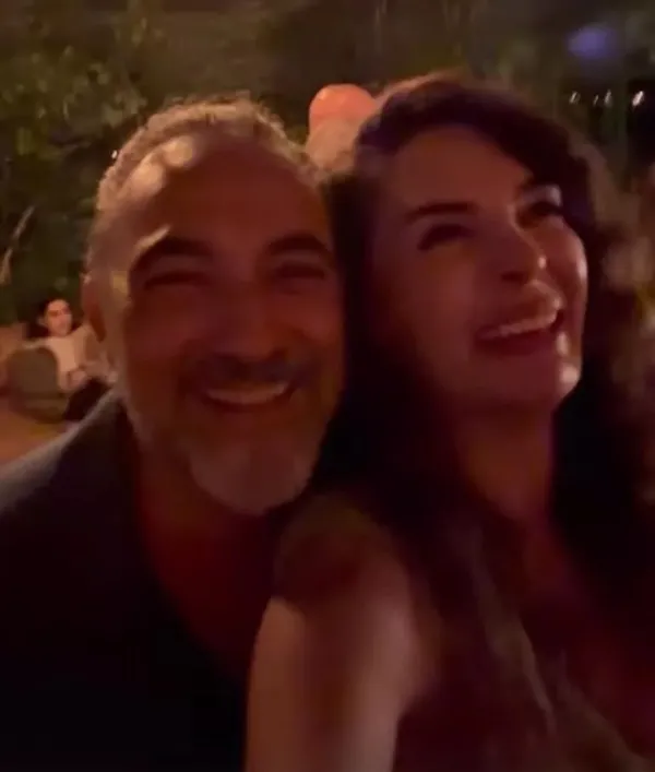 selim-bayraktar-ile-emel-karakose-mutluluga-evet-dedi-evlendi-iste-ilk-kareler-1683015491579.jpeg Selim Bayraktar ile Emel Karaköse mutluluğa ‘evet’ dedi! İşte ilk kareler - 4