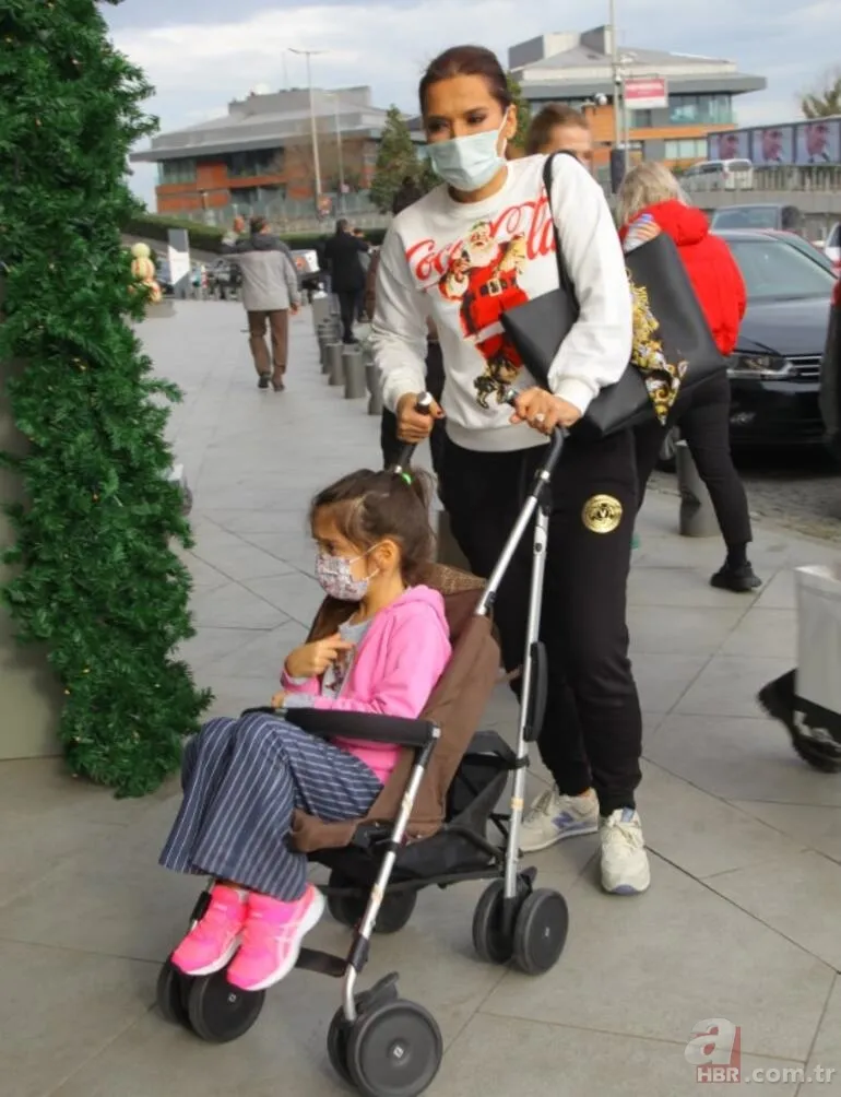 Demet Akalın 6 yaşındaki kızı Hira'yı bebek arabasıyla gezdirdi 2