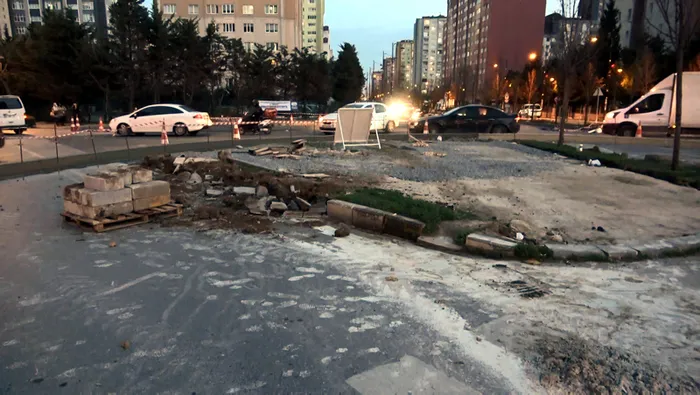 CHP'li İBB'nin Esenyurt'taki kavşak çalışması kazalara neden oldu! Vatandaşlar isyan etti: Bubi tuzağı gibi - 4