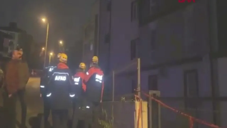 Sakarya’da çökme tehlikesi bulunan 4 katlı apartman tahliye edildi