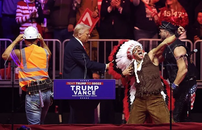 trumptan-zafer-mitinginde-govde-gosterisi-tum-dunyaya-seslendi-ucuncu-dunya-savasinin-onune-gececegiz-1737352989231.jpg Foto: AFP