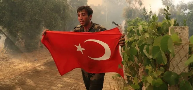 Azerbaycanlı itfaiyecilerin yangın çalışmalarındaki Türk Bayrağı hassasiyetleri takdir topladı: Onu yanmaya bırakmayız Türk halkını seviyoruz