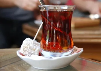 Çayı böyle içmek vücuda zarar veriyor! İşte o hata...