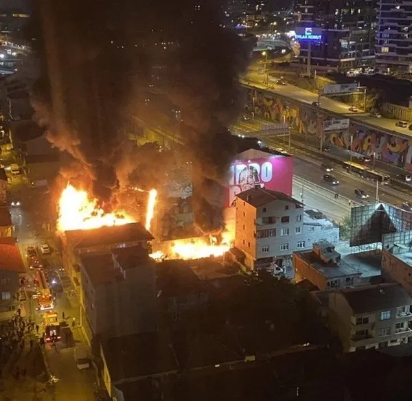 İstanbul Kadıköy’deki bir binada büyük patlama! Olay yerine çok sayıda itfaiye sevk edildi