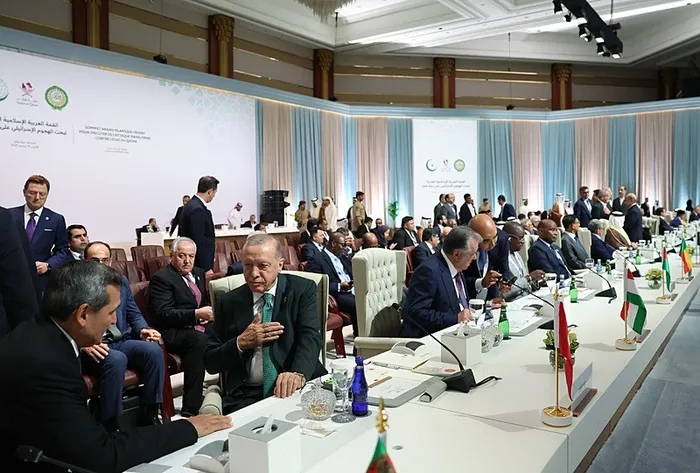 baskan-erdogandan-katar-donusu-flas-mesajlar-netanyahu-hitlerin-sonunu-yasayacak-terorsuz-turkiye-sureci-bugun-1758014558467.jpeg Başkan Erdoğan, Türkiye'nin Libya'daki Hafter yönetimi ile temasta olduğunu söyledi. (AA)