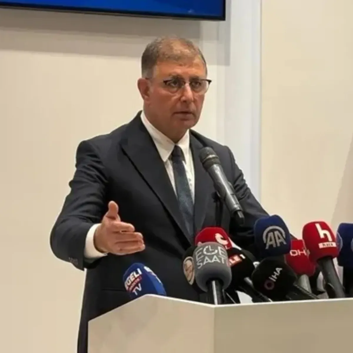 CHP'de deprem! İzmir Büyükşehir Belediye Başkanı Cemil Tugay partisinden istifa etti