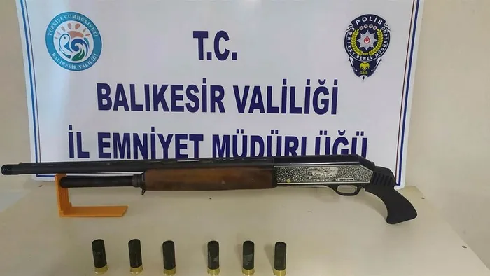 Son dakika: Balıkesir'de polis 7 silah ele geçirdi - 2