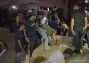 İsrail Gazze’de yerinden edilen Filistinlilerin çadırlarını vurdu: 11 ölü