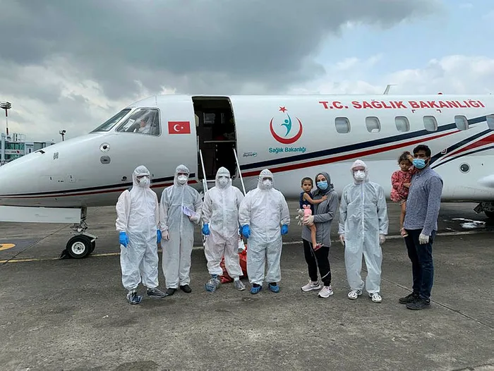 Bangladeş'te koronavirüse yakalanan Türk kadın ve ailesi yurda getirildi - 4