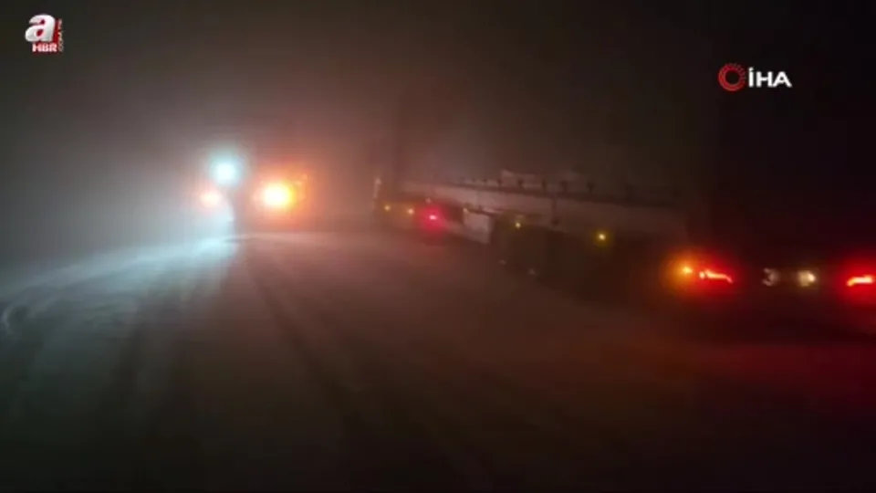 Erzurum’da kamyonet kayalıklara çarptı