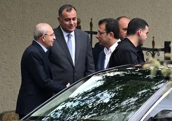 CHP'de herkes koltuk peşinde! Baba-Oğul arasındaki kavga büyüyor! Kuyu kazmaya son gaz devam...