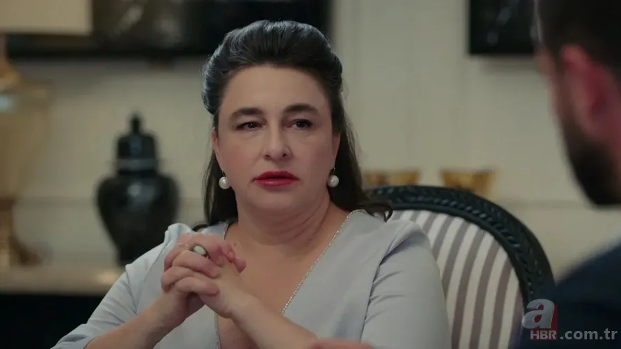 Esra Dermancıoğlu takipçilerini geçmişe götürdü! Güzelliğini gören dönüp bir daha baktı 2