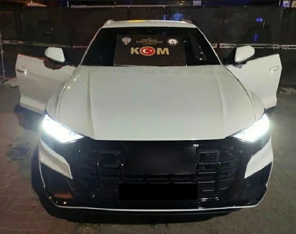İzmir'de 2 milyon TL'lik "gümrük kaçağı" AUDI marka otomobil ele geçirildi - 1