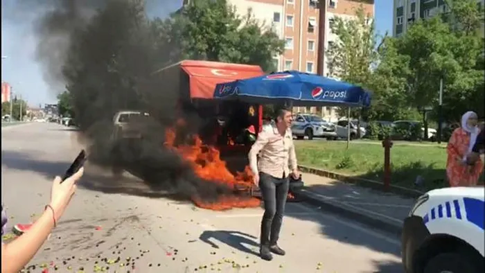 1591590336975.jpg CHP’li belediyenin zulmüne dayanamadı kamyonu ateşe verdi! - 1