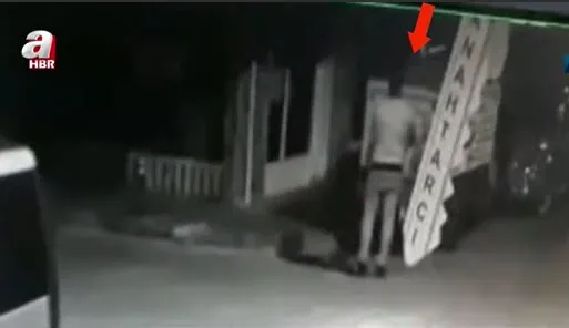 1615205395837.jpg Görüntüler A Haber İhbar Hattı'na geldi! Kadın çaycının tezgahına çirkin saldırı - 1
