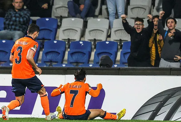medipol-basaksehir-hearts-canli-anlatim-iste-ilk-11ler-mac-saat-kacta-hangi-kanalda-canli-1667495875470.jpg Başakşehir, Hearts'ı 3-1 yenerek gruptan lider çıktı (MAÇ SONUCU ÖZET)