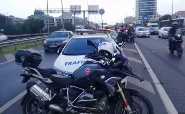 E-5'te feci kaza! Yaralı polisler var... - 2