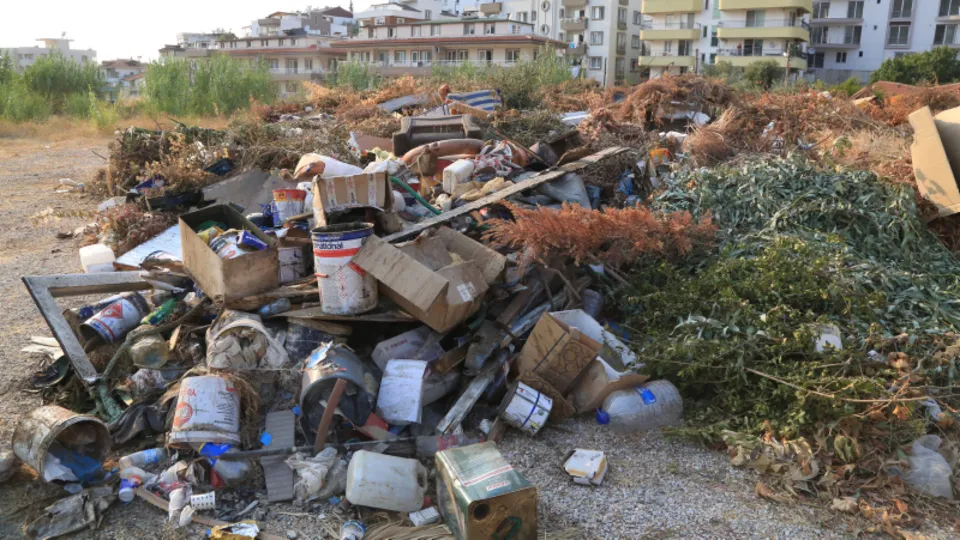 Milas'ta CHP'li belediyeye tepki yağıyor! Çöp dağları oluştu...