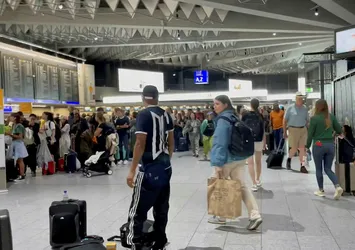 Frankfurt Havalimanı'nı su bastı: Uçuşlar iptal edildi