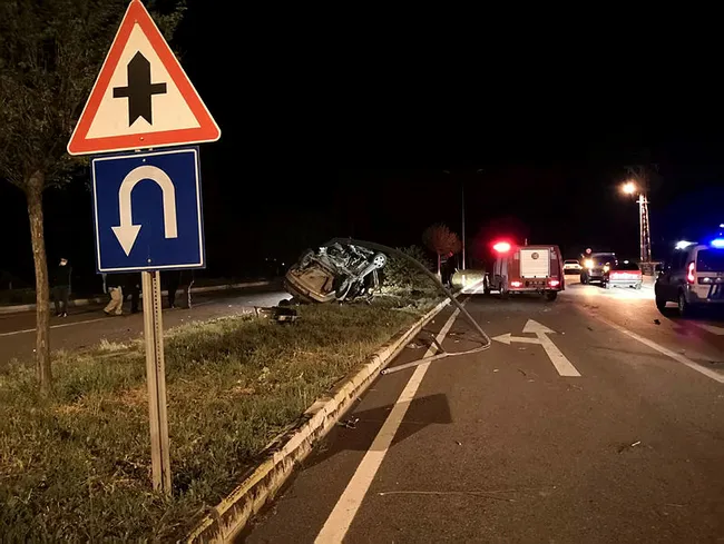 Tokat’ta kazada aydınlatma direğine çarpan üniversite öğrencisi hayatını kaybetti - 1