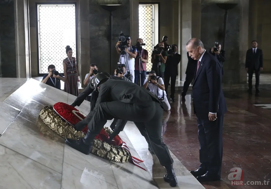 Erdoğan başkanlığında Yüksek Askeri Şura üyeleri Anıtkabir'i ziyaret etti 15