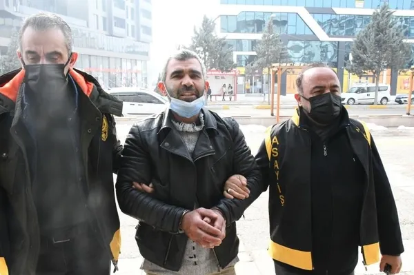 aksarayda-esinin-bogazini-kesen-caniden-skandal-aciklama-allah-sifa-versin-1644751638773.jpg Aksaray’da eşinin boğazını kesen caniden skandal açıklama: Allah şifa versin - 1