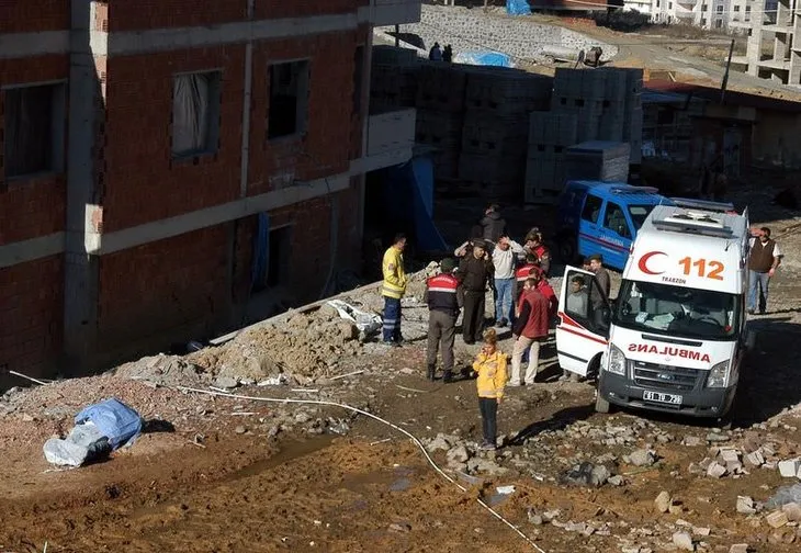 Trabzon’da inşaat iskelesi çöktü