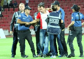 Hakeme kafa attı! Maç iptal edildi!