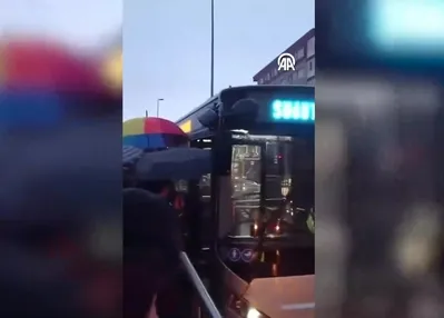 Metrobüs arızası nedeniyle seferler aksadı