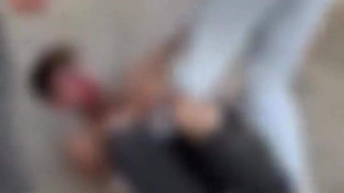 Eşini döven adama meydan dayağı! Öldüresiye dövüp videoya kaydettiler