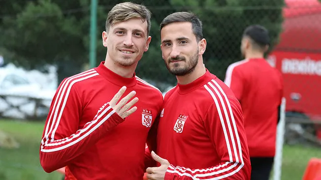Sivasspor'un yıldız ismi Erdoğan Yeşilyurt trafik kazası geçirdi - 3