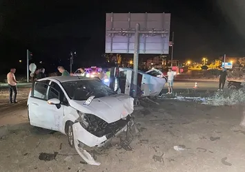 Çanakkale'de iki araç birbirine girdi: 3 yaralı