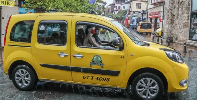 Taksiciler arasında giderek yayılıyor! Görülmemiş koronavirüs tedbiri - 1