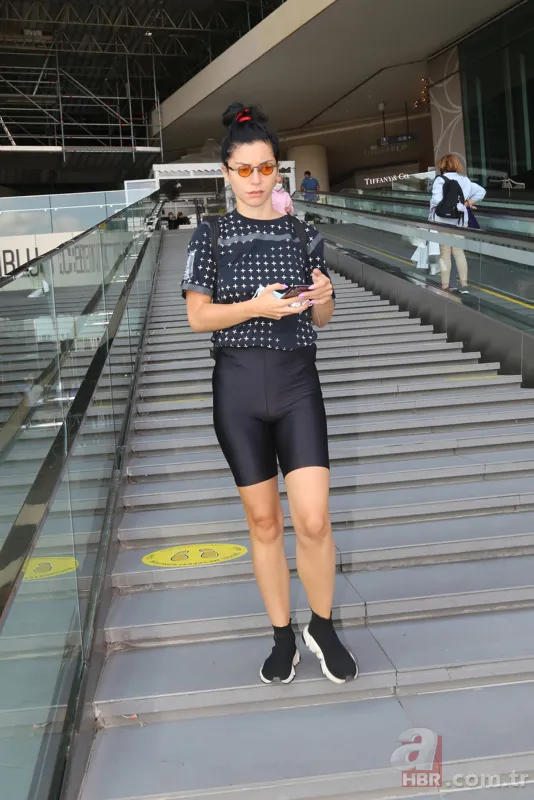 Merve Boluğur’dan aşk bombası! Sevgilisinden ayrılan Merve Boluğur genç şarkıcıyla magazincilere böyle yakalandı 12