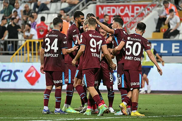 Trabzonspor Kasımpaşa’da fırtına gibi! Kasımpaşa 1-5 Trabzonspor MAÇ SONUCU